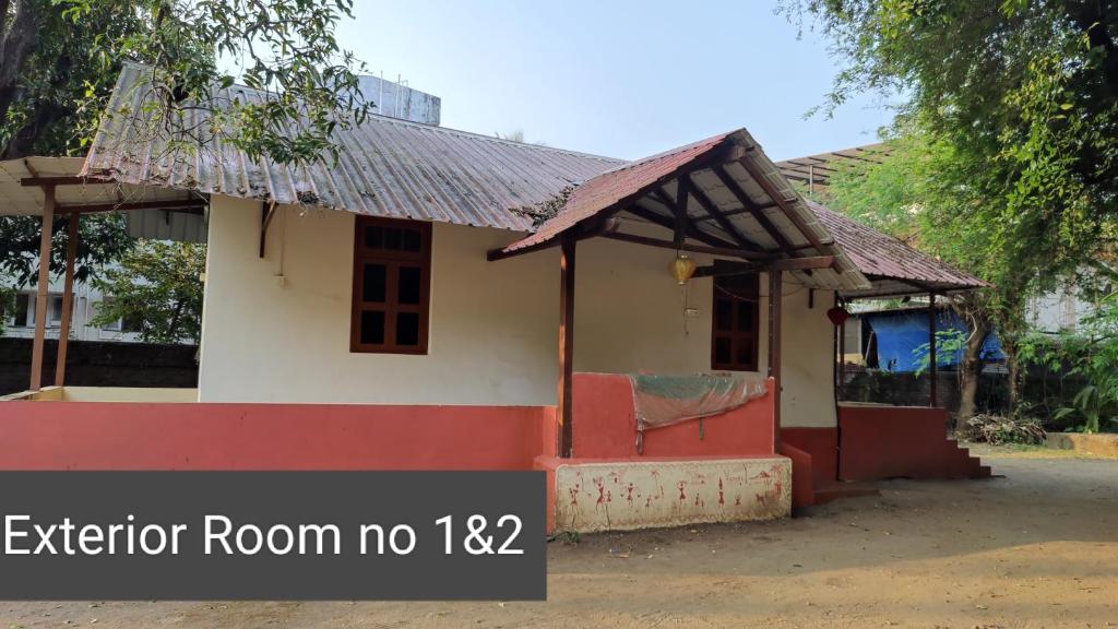 Kamat Cottages - Triple Habitación Con Balcón