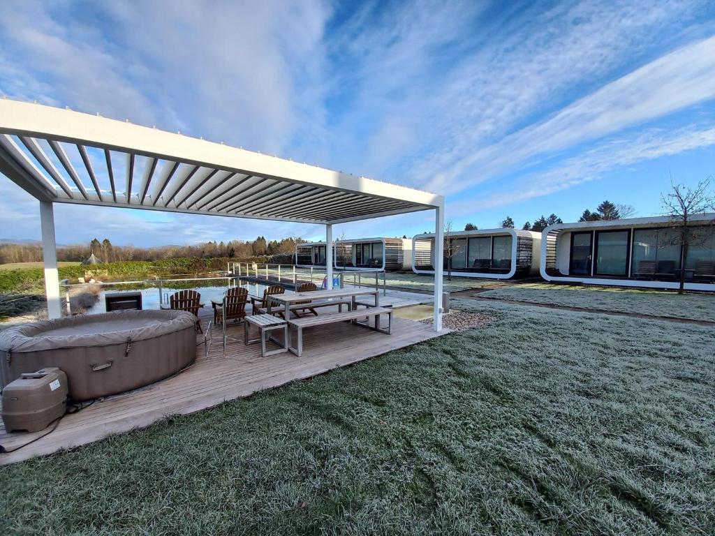Fotografie z fotogalerie ubytování Glamping Maleric with Natural Pool v destinaci Dragatuš