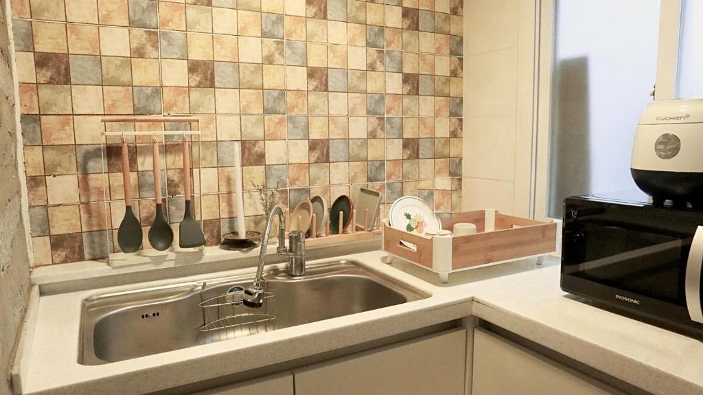 A cozinha ou cozinha compacta de White Story