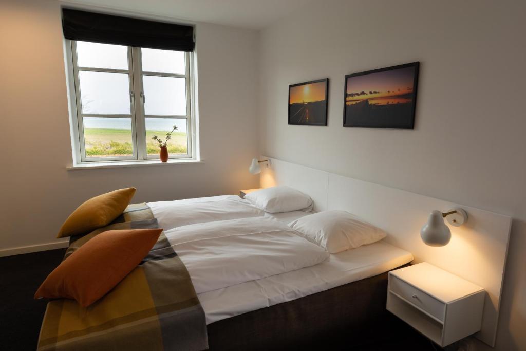 Postel nebo postele na pokoji v ubytování Borre Knob Fjordhotel