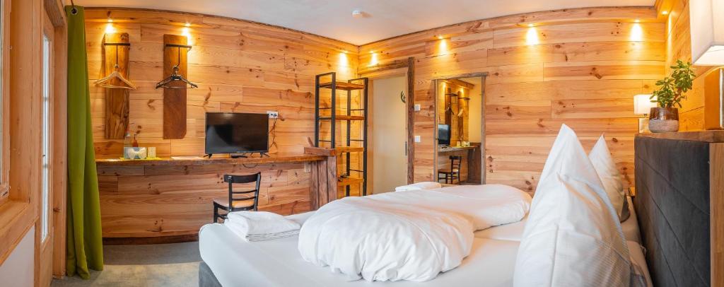 a bedroom with two beds in a wooden wall at Hostel - Ron`s Guesthouse in Oberstdorf