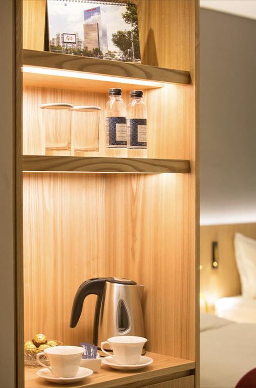 Příslušenství pro přípravu čaje a kávy v ubytování Eldis Regent Hotel
