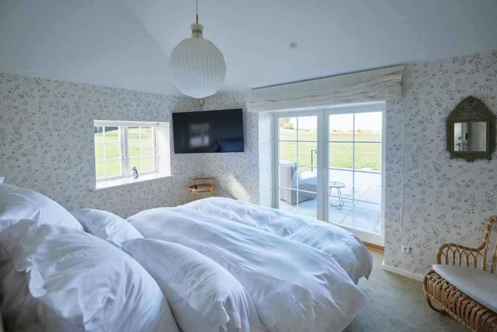 Postel nebo postele na pokoji v ubytování Borre Knob Fjordhotel