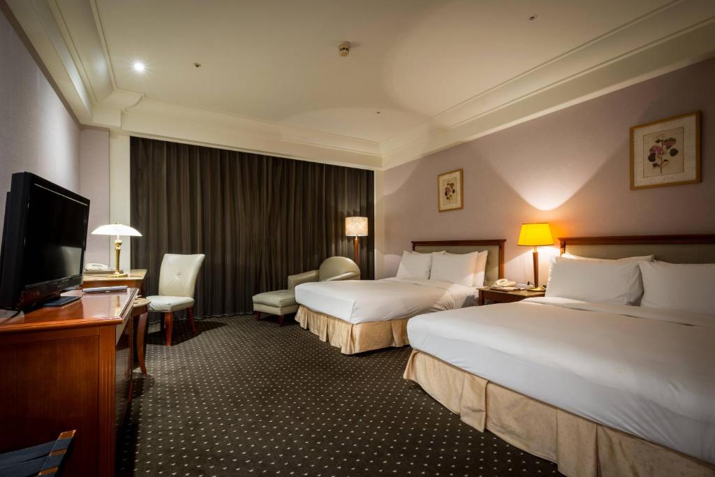 Postel nebo postele na pokoji v ubytování Grand View Hotel
