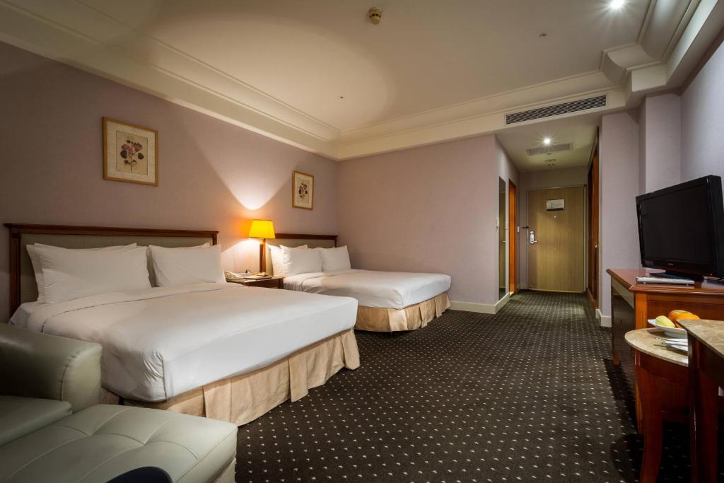 Postel nebo postele na pokoji v ubytování Grand View Hotel