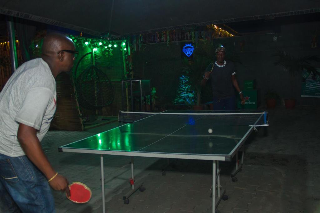 Stolní tenis v ubytování Go2Hotel45 nebo okolí