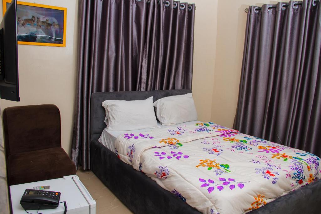 Postel nebo postele na pokoji v ubytování Go2Hotel45