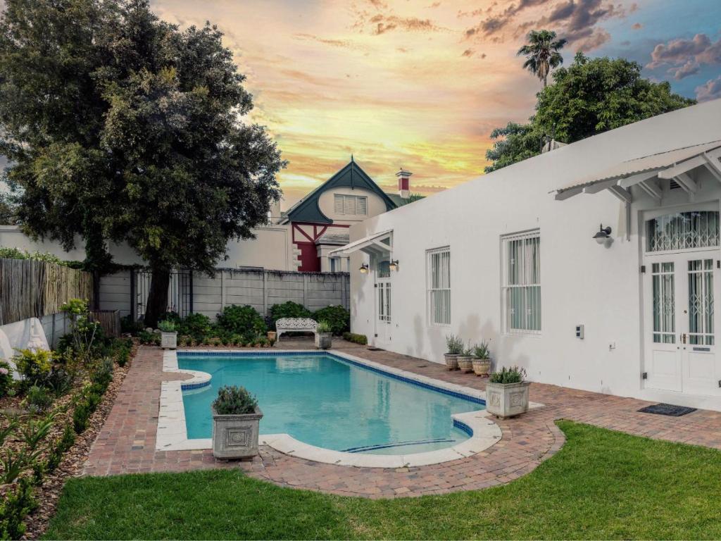 a swimming pool in the backyard of a house at Kolonie's Tuin in Stellenbosch