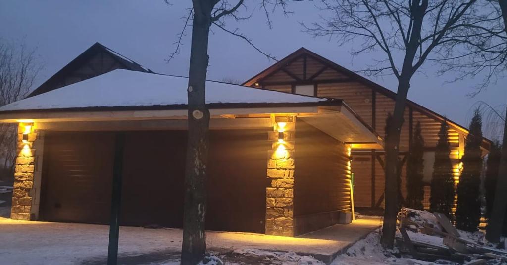 Lake Village 11 - Housity