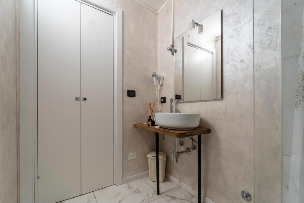 A bathroom at Aurelia Luxury - Piazza delle Erbe