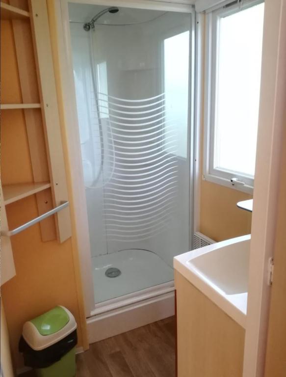 Łazienka w obiekcie Camping les 2 salamandres