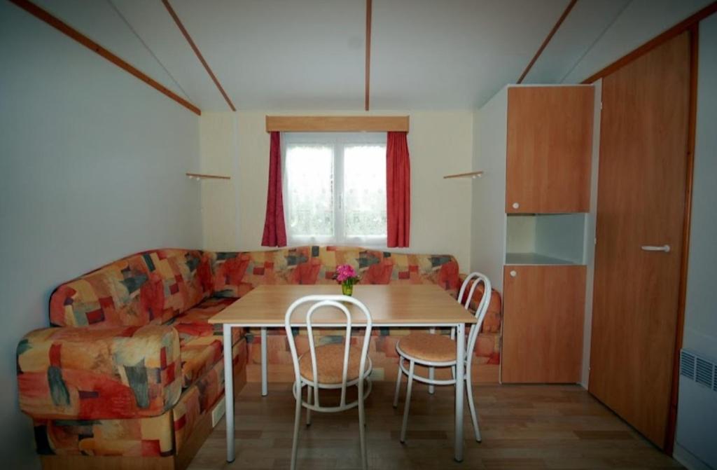 Część wypoczynkowa w obiekcie Camping les 2 salamandres