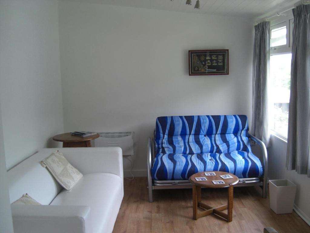 Posezení v ubytování Whiteshell Chalets