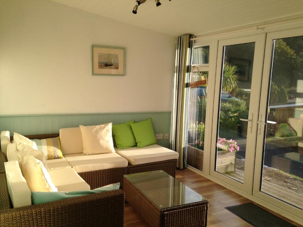 Posezení v ubytování Whiteshell Chalets
