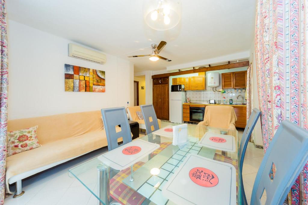 https://cf.bstatic.com/xdata/images/hotel/max1024x768/427332170.jpg?k=23ccf412fd608b3fcfc0d0ffd160dbad676ef34fb5e1a5d081b7ccc622a7c09c&o=&hp=1