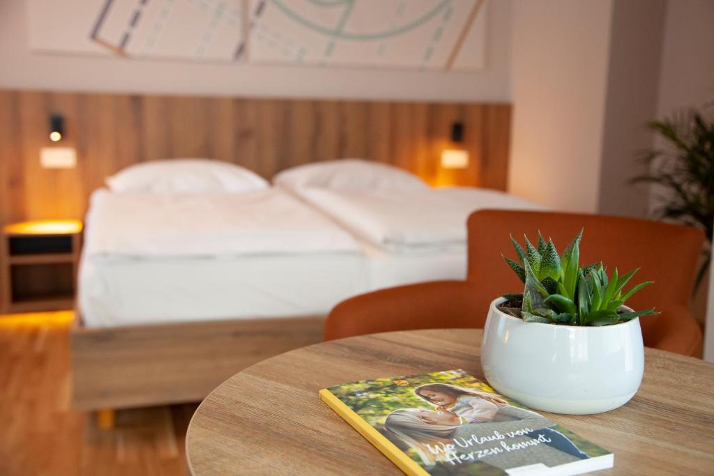Postel nebo postele na pokoji v ubytování JUFA Hotel Erlaufsee