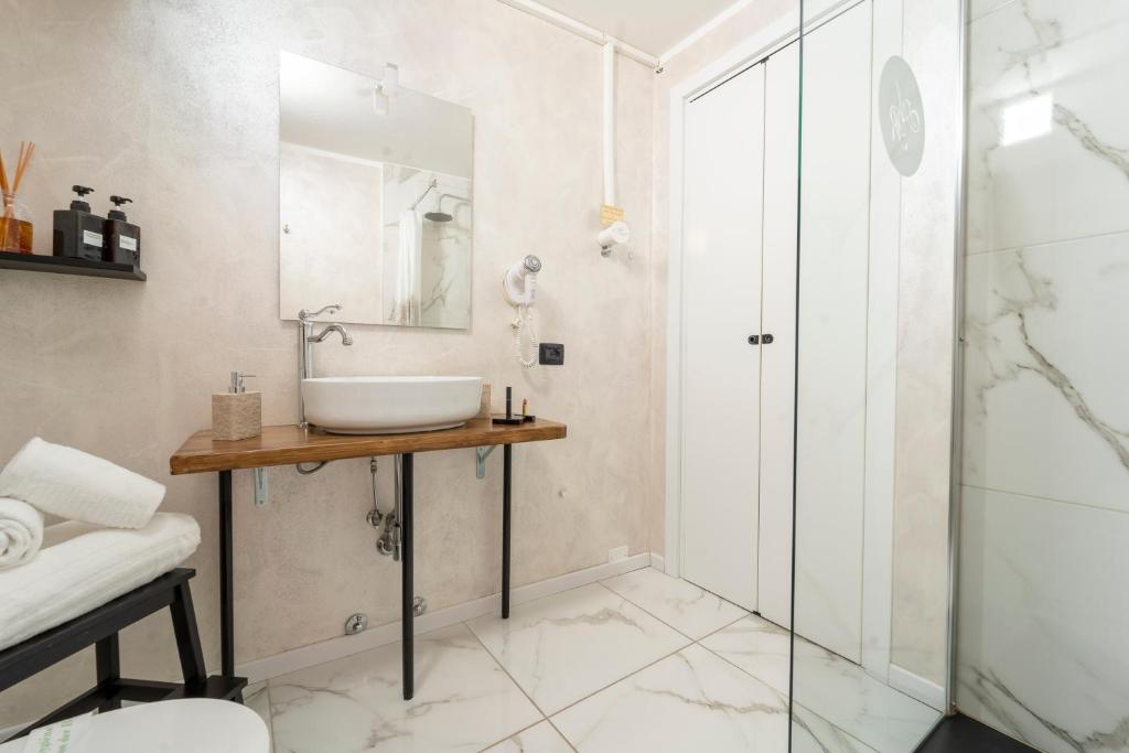 A bathroom at Aurelia Luxury - Piazza delle Erbe