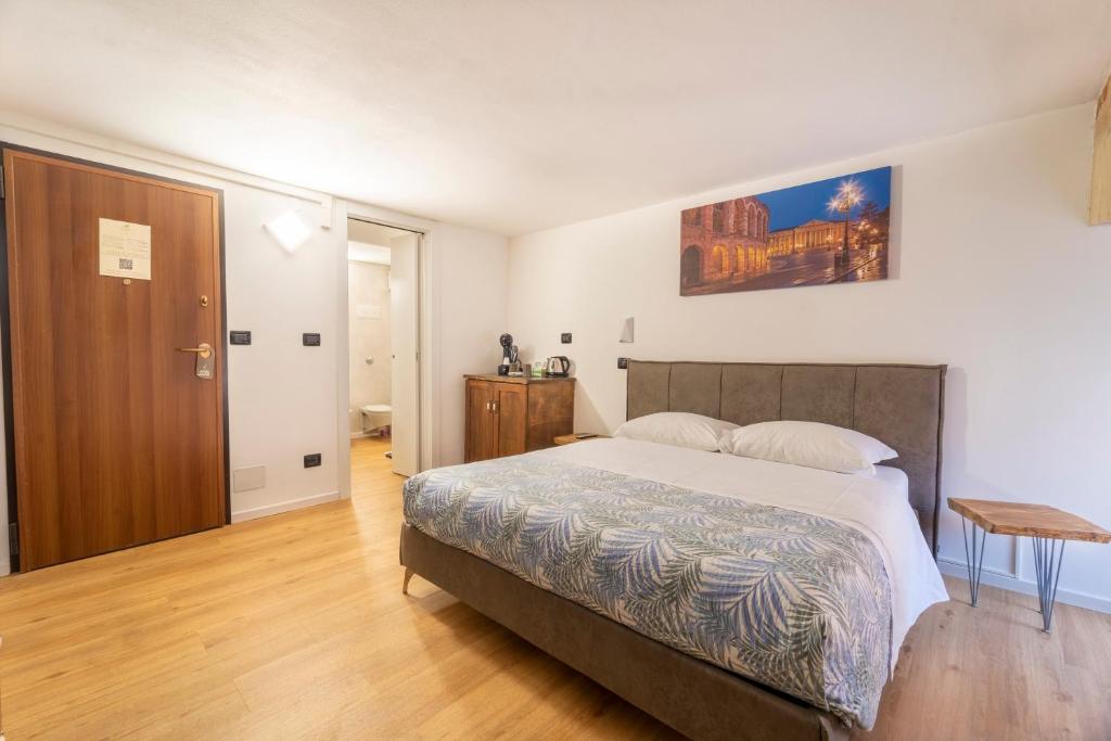 A bed or beds in a room at Aurelia Luxury - Piazza delle Erbe