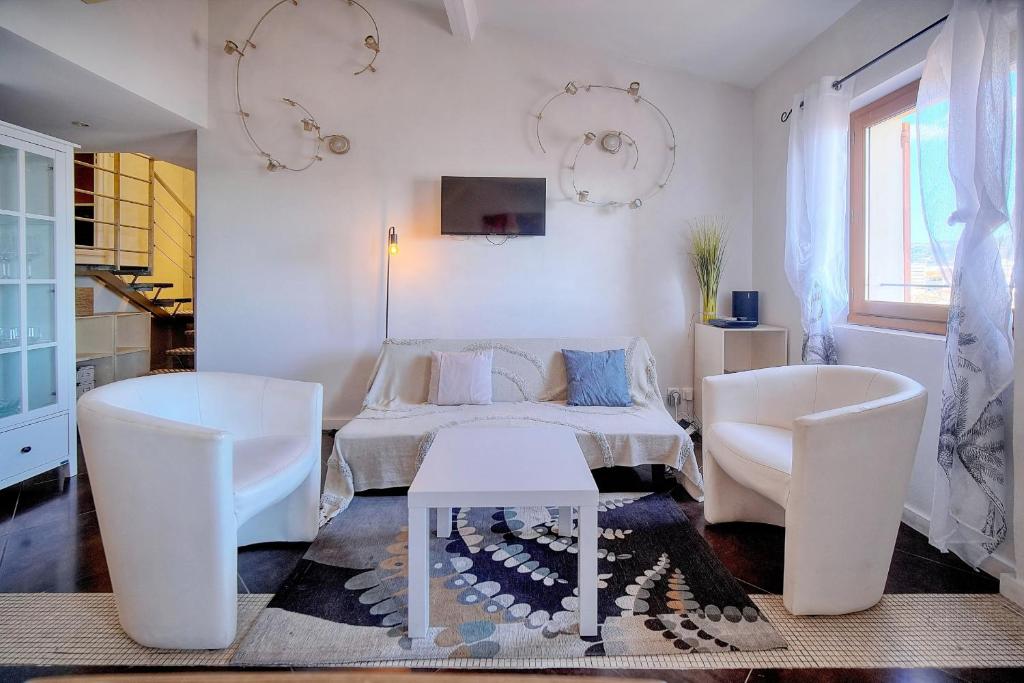 Posedenie v ubytovaní IMMOGROOM - Refurbished - Sea view - Wifi - Air conditioning
