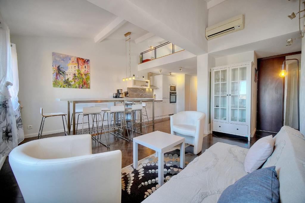 Posedenie v ubytovaní IMMOGROOM - Refurbished - Sea view - Wifi - Air conditioning
