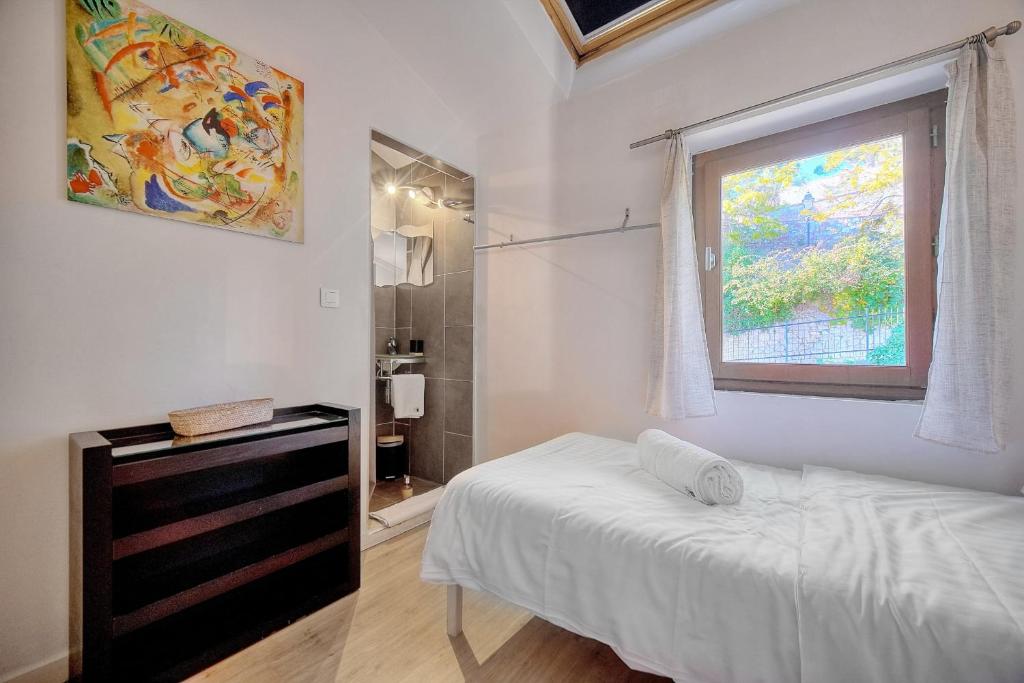 Posteľ alebo postele v izbe v ubytovaní IMMOGROOM - Refurbished - Sea view - Wifi - Air conditioning