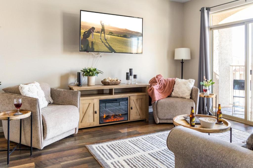 Sparkling Springs by J & Amy BL90802 - Housity