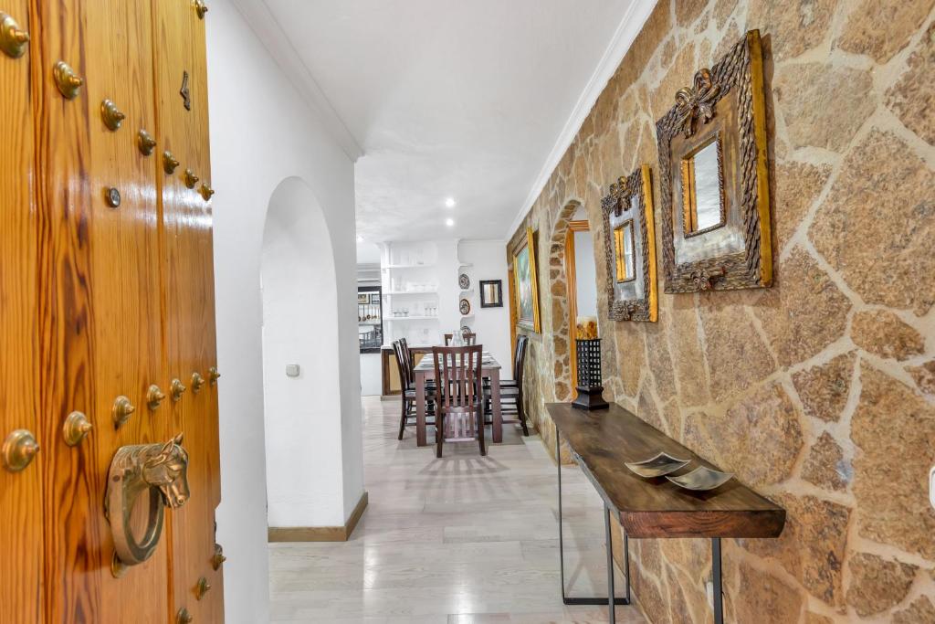 Zdjęcie z galerii obiektu Casa temática Andaluza con vistas al valle - El Mirador de Benahavis w mieście Benahavís