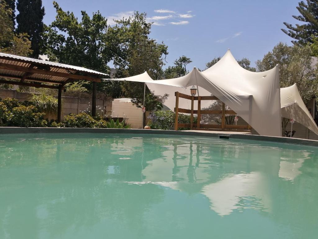 Kolam renang di atau dekat dengan Swartberg Guest House