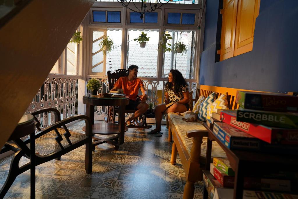 Posezení v ubytování GoSolo Stays Bandra Hostel