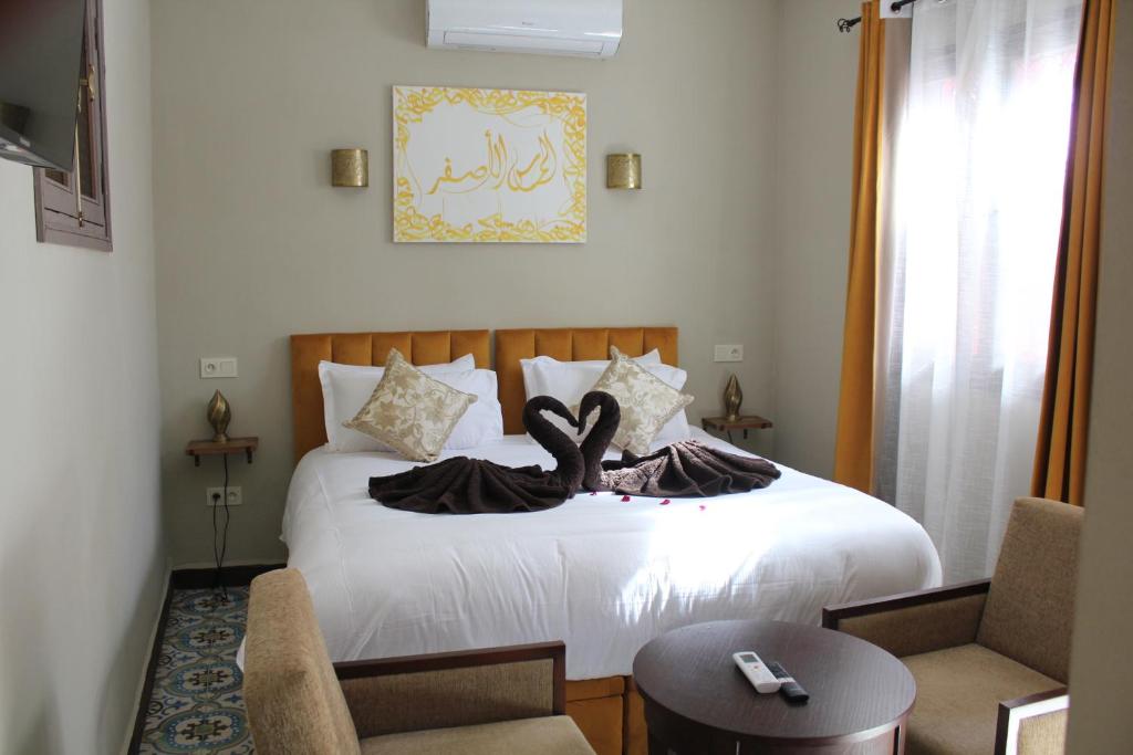 Postel nebo postele na pokoji v ubytování Riad Hilmuna Hammam et Spa