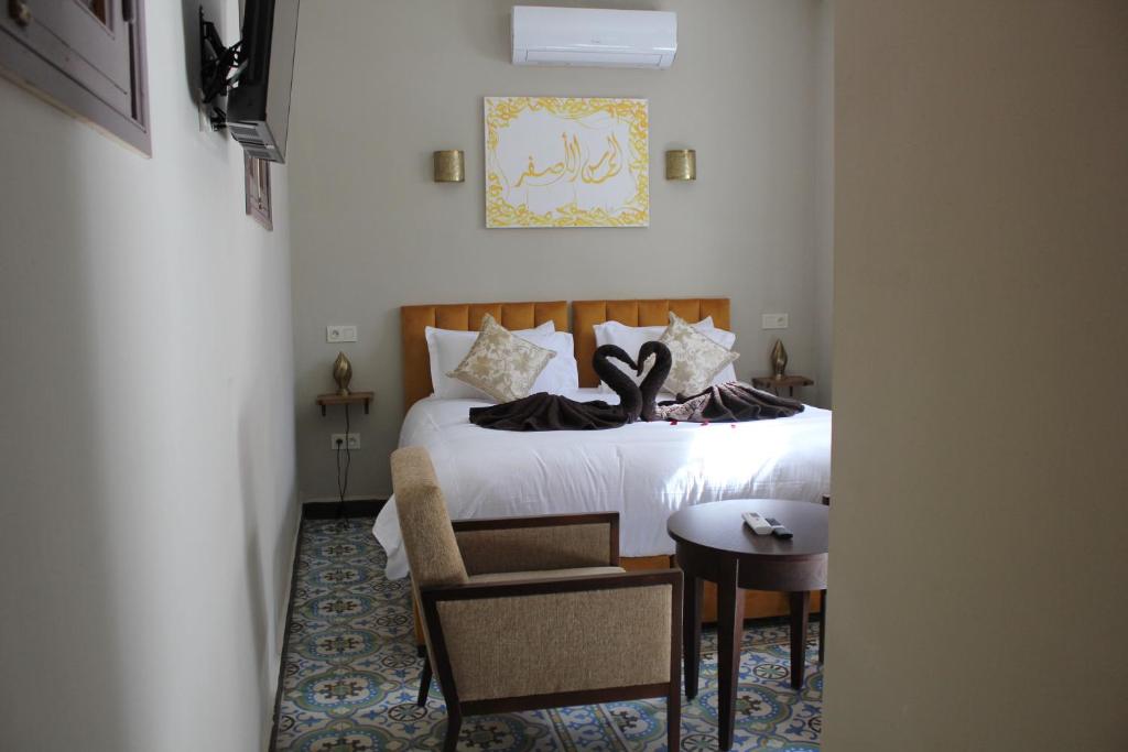 Postel nebo postele na pokoji v ubytování Riad Hilmuna Hammam et Spa