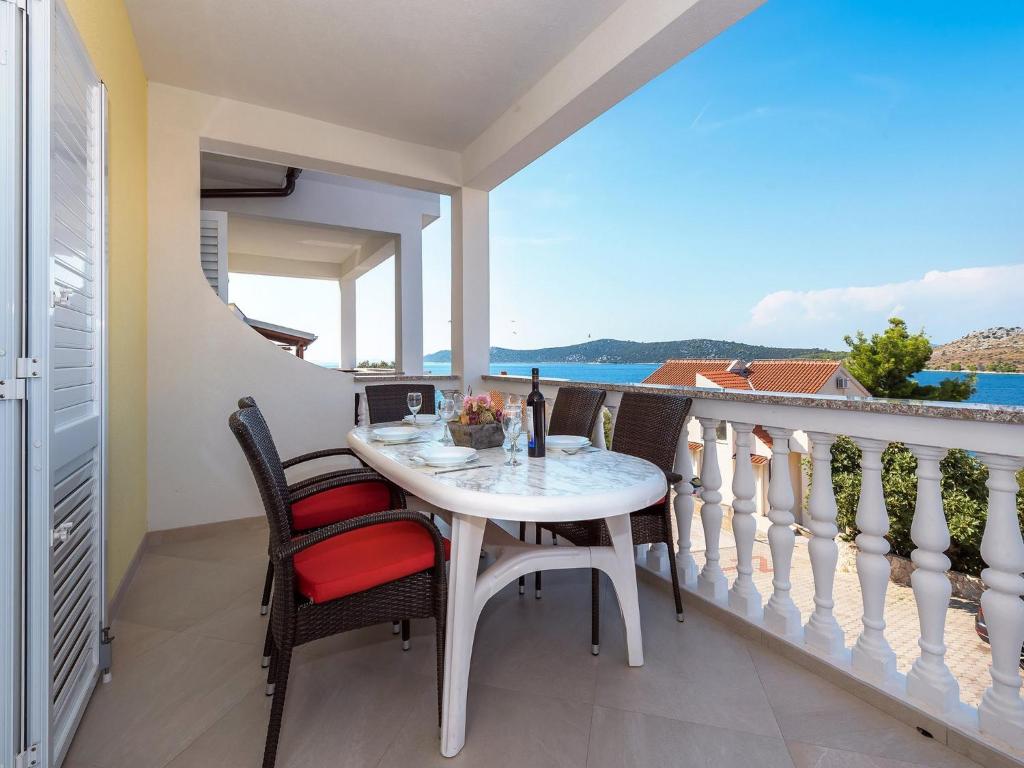 Apartments Gulin - Two-Bedroom Apartment With Balcony And Sea View