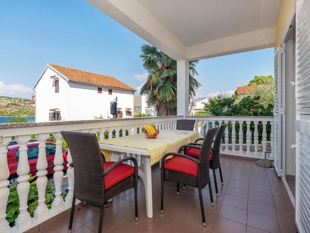 Apartments Gulin - One-Bedroom Apartment With Terrace And Sea View