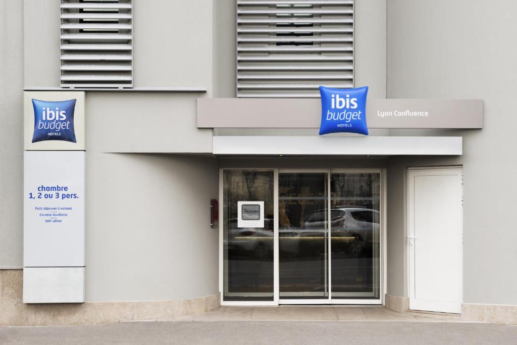 Certifikát, hodnocení, plakát nebo jiný dokument vystavený v ubytování ibis budget Lyon Centre Confluence