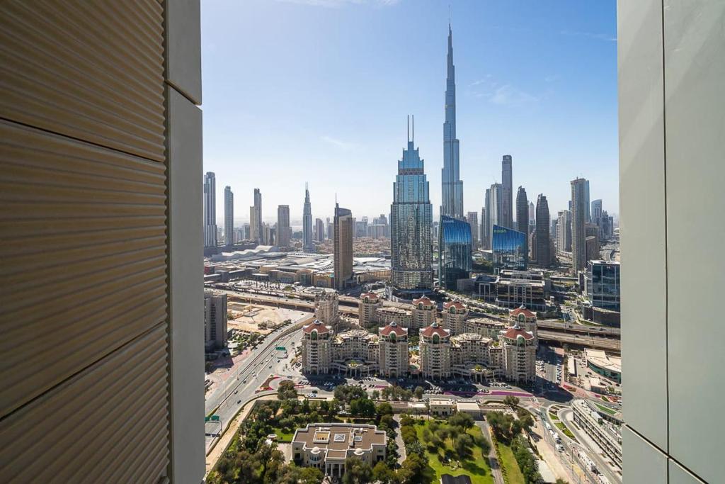 vista sullo skyline della città da un grattacielo di Frank Porter - Index Tower a Dubai