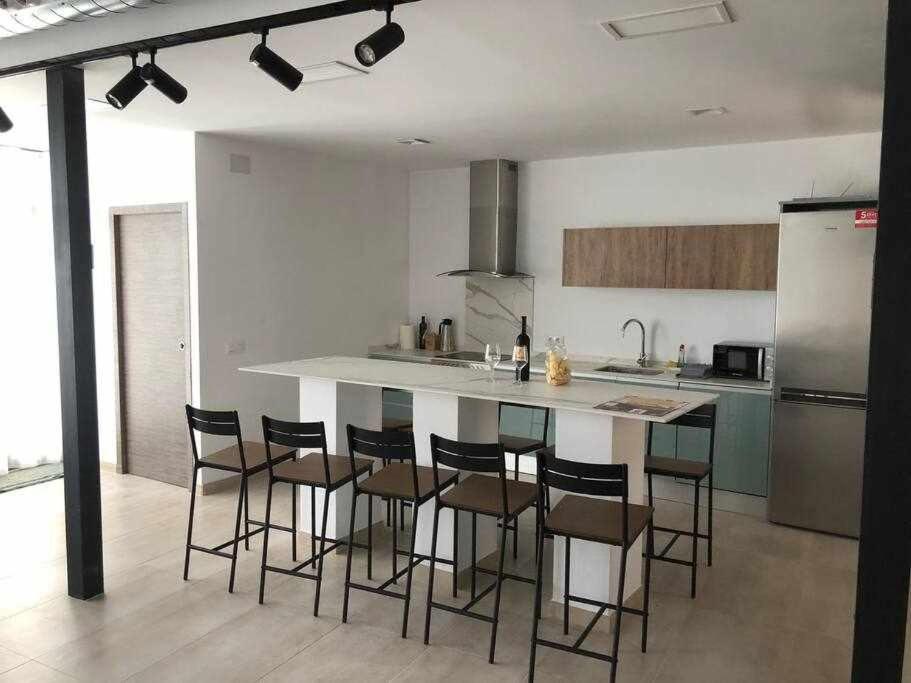 Kuchyň nebo kuchyňský kout v ubytování Alojamiento El Pez Casa con piscina climatizada