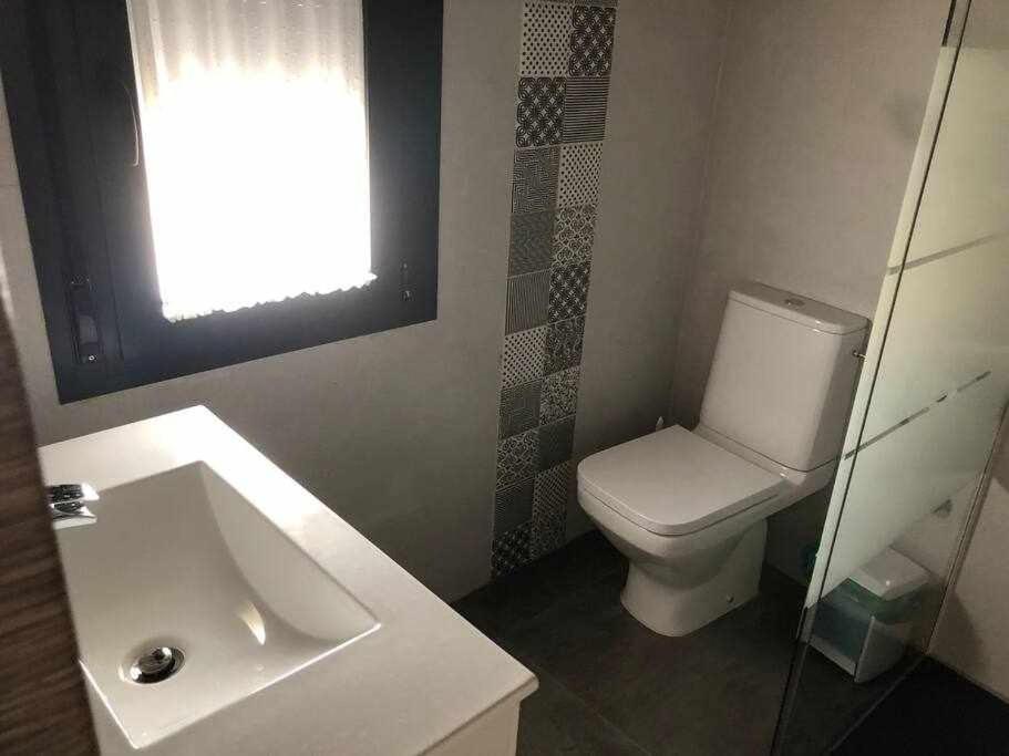 Koupelna v ubytování Alojamiento El Pez Casa con piscina climatizada