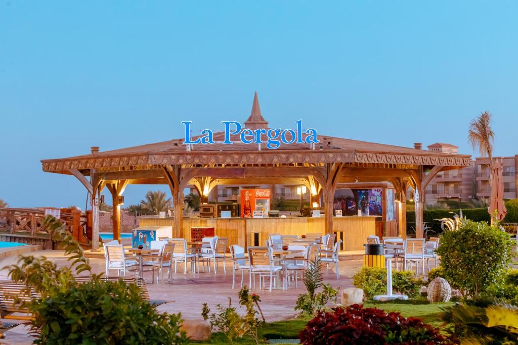 A restaurant or other place to eat at Coral Sea Beach and Aqua Park