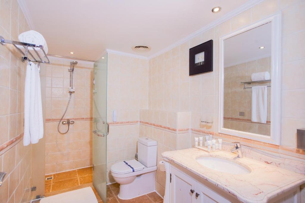 A bathroom at Coral Sea Beach and Aqua Park