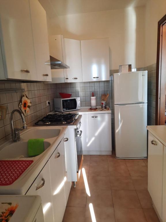 Kuchnia lub aneks kuchenny w obiekcie Mary House