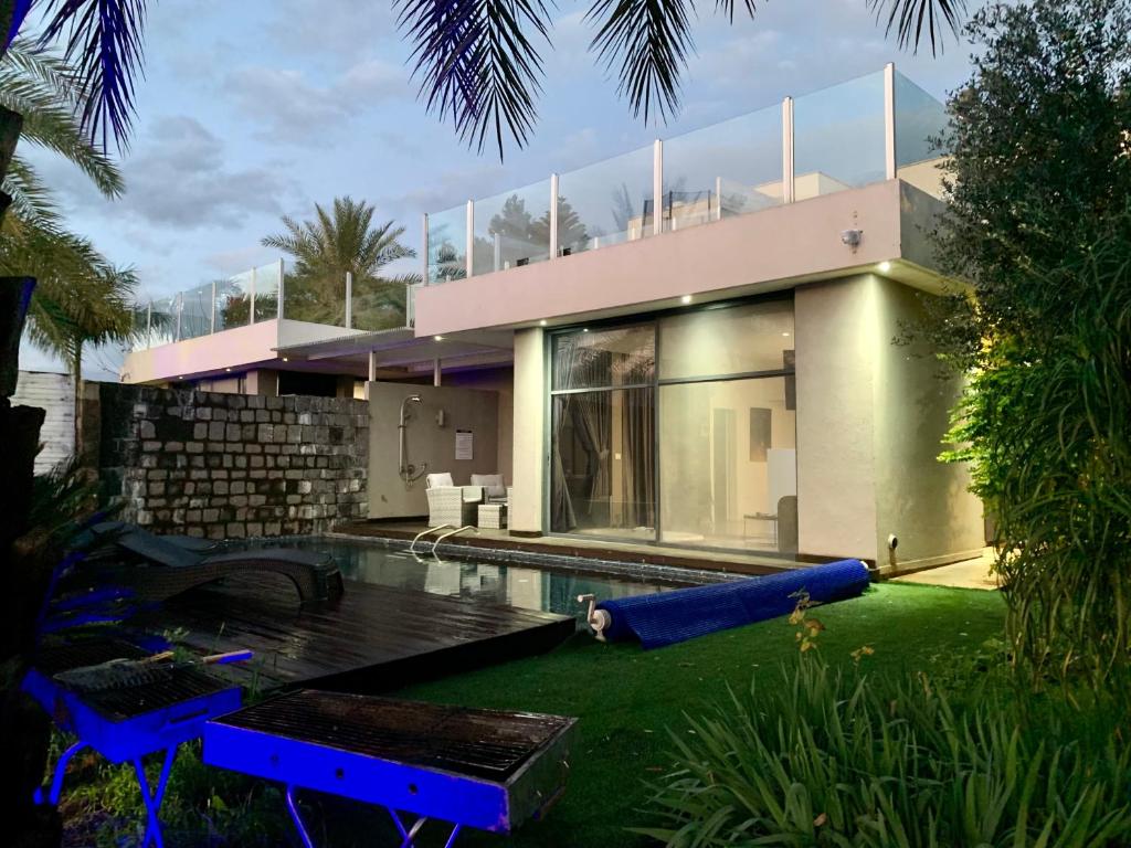 Bazén v ubytování Diamond Mansion-Suite B nebo v jeho okolí