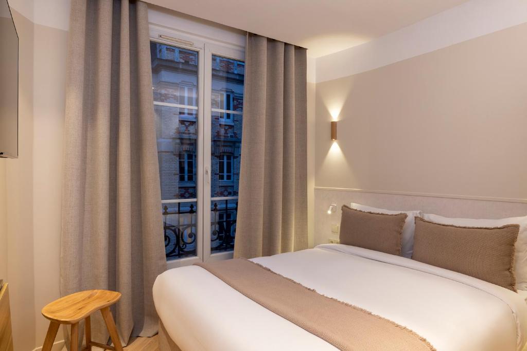 Postel nebo postele na pokoji v ubytování Hôtel Le Daum