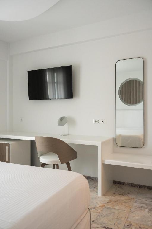 TV a/nebo společenská místnost v ubytování Tzanis Resort Skyros