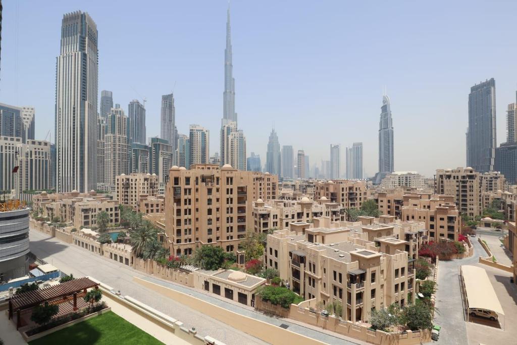 Fotografie z fotogalerie ubytování Luxurious 2 bedroom + Maid room Apartment with Burj Khalifa View v Dubaji
