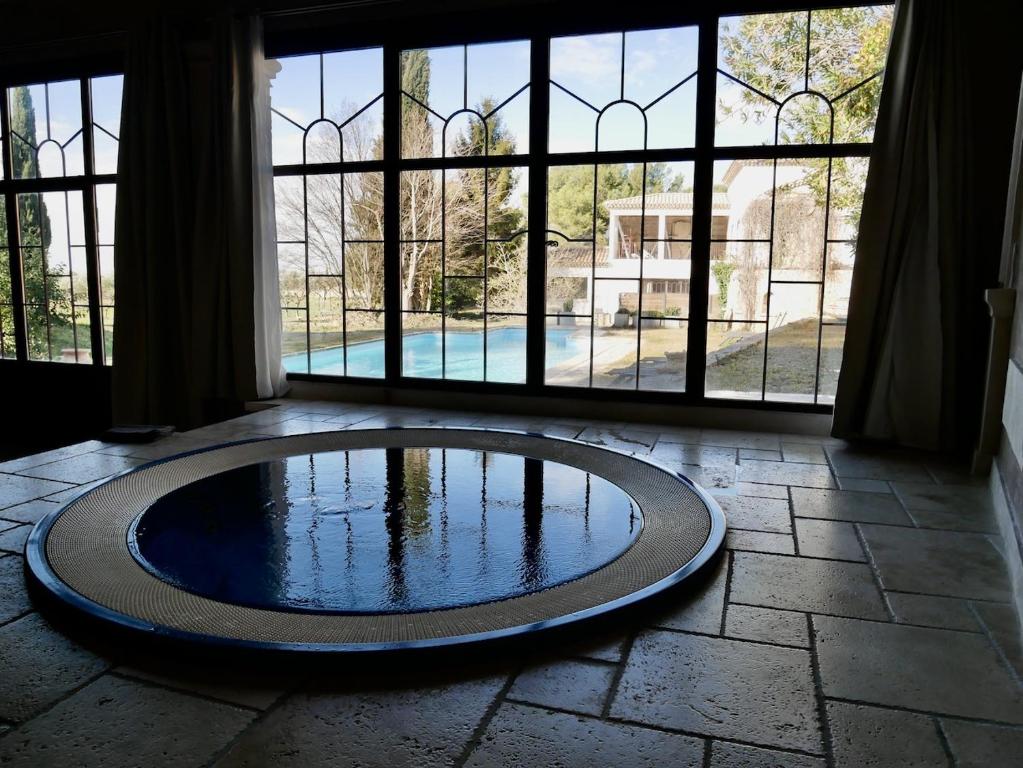 Bazén v ubytování Le Pool House - Private Jacuzzi - Mas des Sous Bois nebo v jeho okolí
