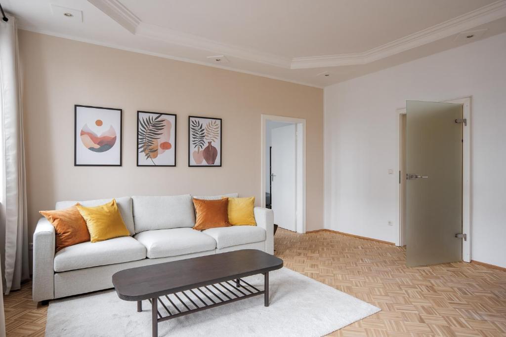 Design City Apartments - Workspace & Kitchen - Messe DUS - Hizvo
