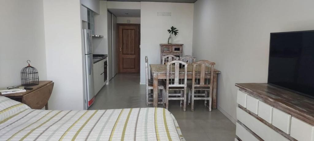 Espacioso monoambiente en pleno centro - One-Bedroom Apartment