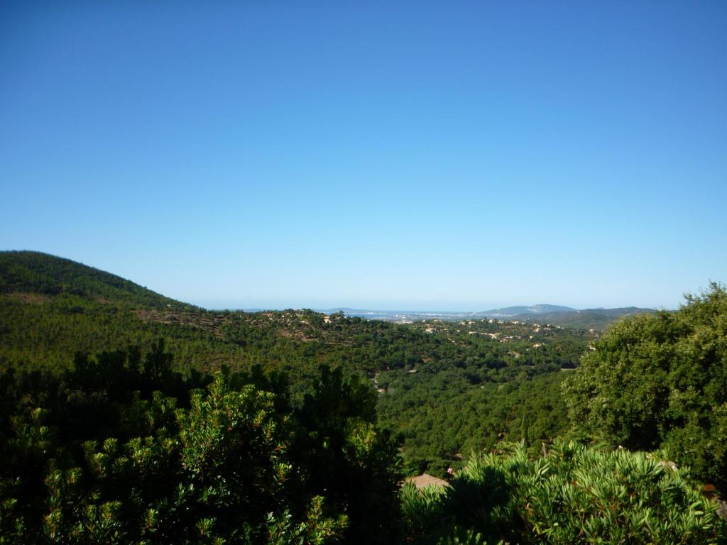 Fotografia z galérie ubytovania MAZET LOU pour 4 personnes avec piscine commune et tennis à La Londe-Les-Maures v destinácii La Londe-les-Maures
