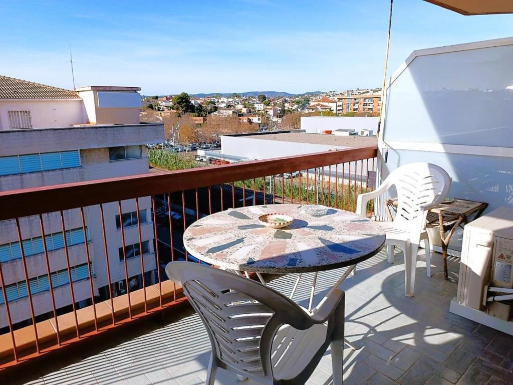 a patio with a table and chairs on a balcony at Villa Service - Torre Barot 5º in Calafell