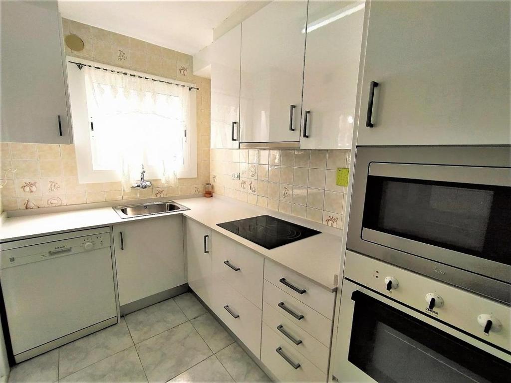 Kuchyňa alebo kuchynka v ubytovaní Villa Service - Prat de Calafell